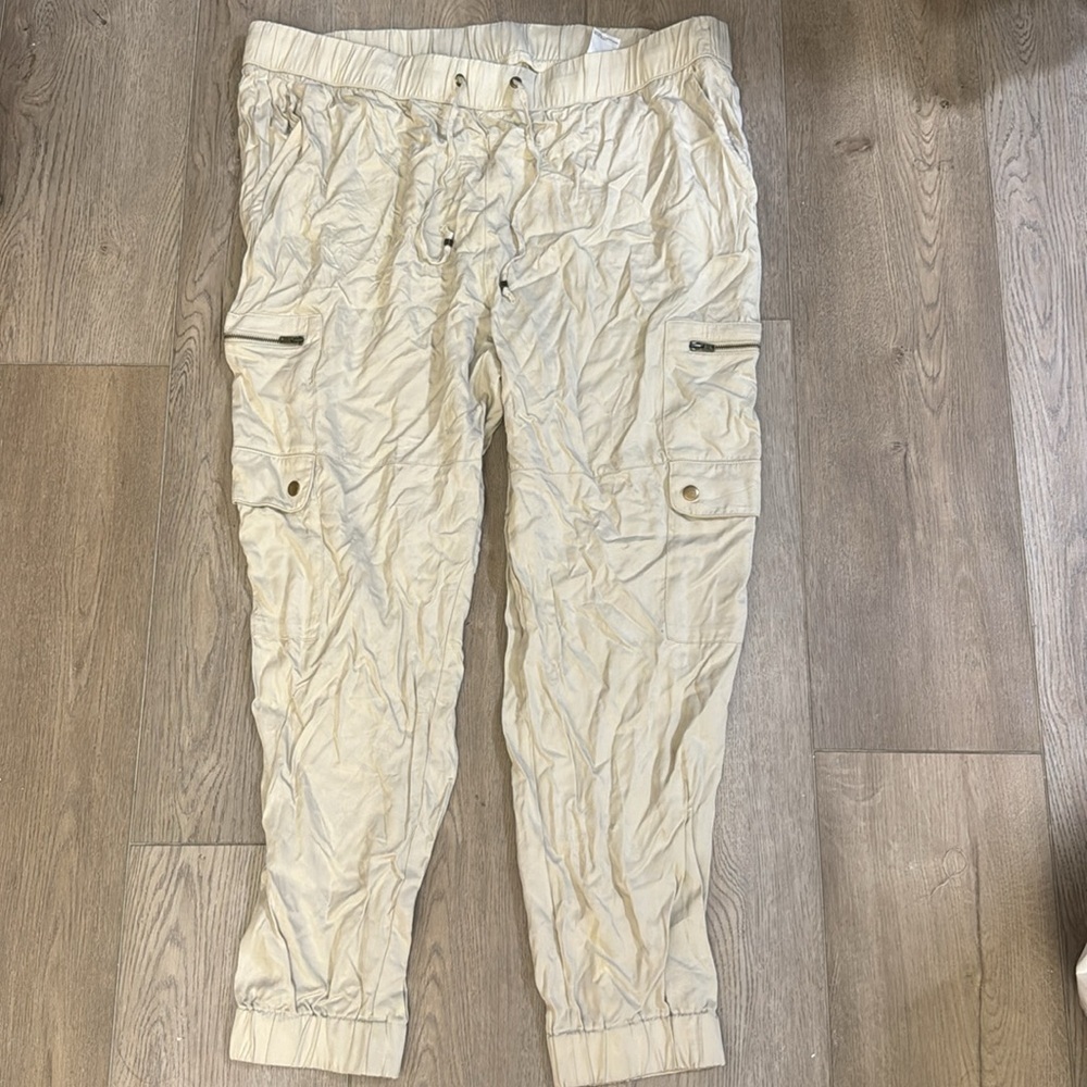 Banana Republic Cream Tencel Soft Cargo Pant, Size XL - Picture 2 of 5